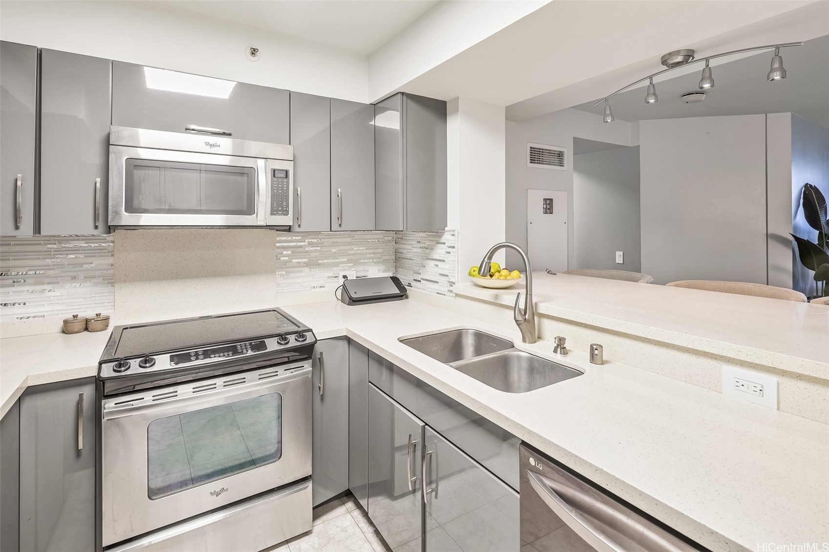 425 South Street 803 Property Photo 10