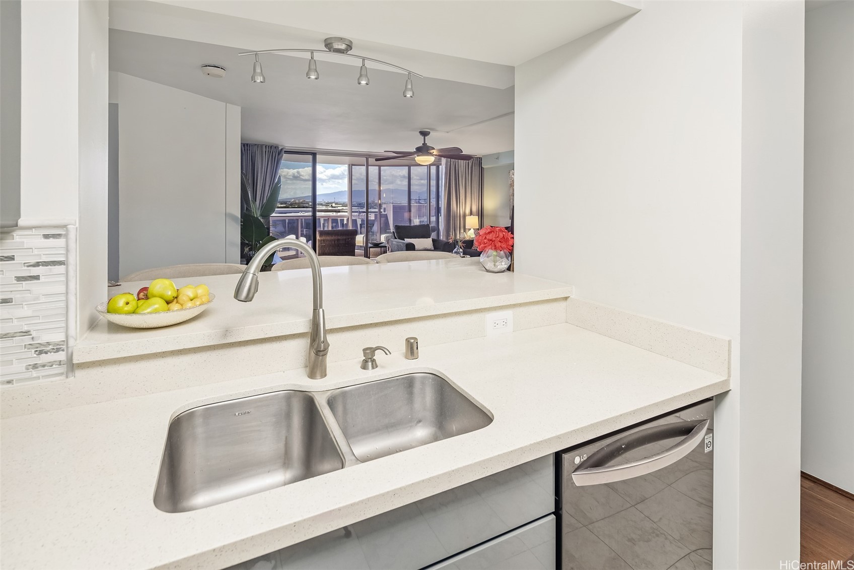 425 South Street 803 Property Photo 12