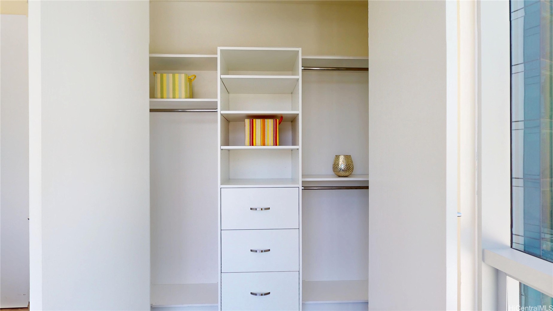 1118 Ala Moana Boulevard 1606 Property Photo 12