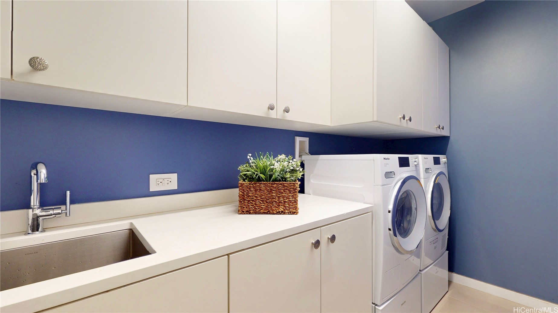 1118 Ala Moana Boulevard 1606 Property Photo 16