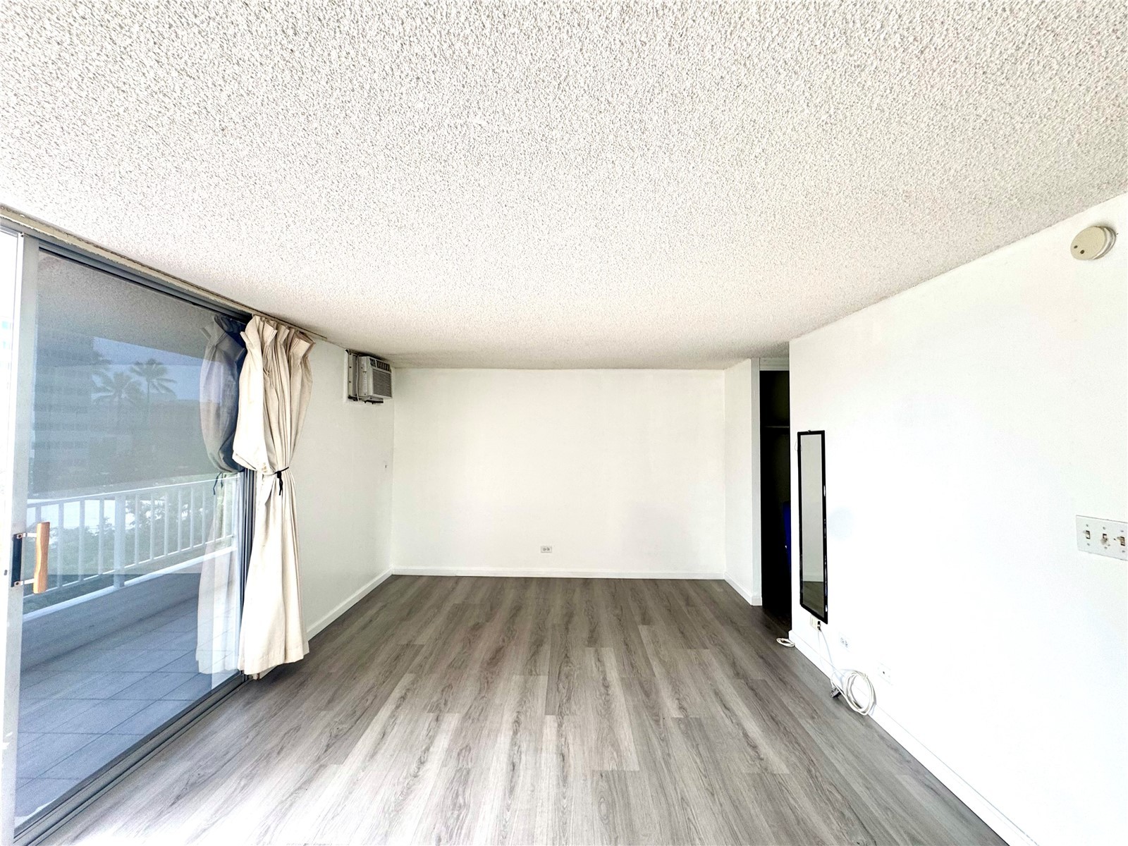 1419 Dominis Street 208 Property Photo 3