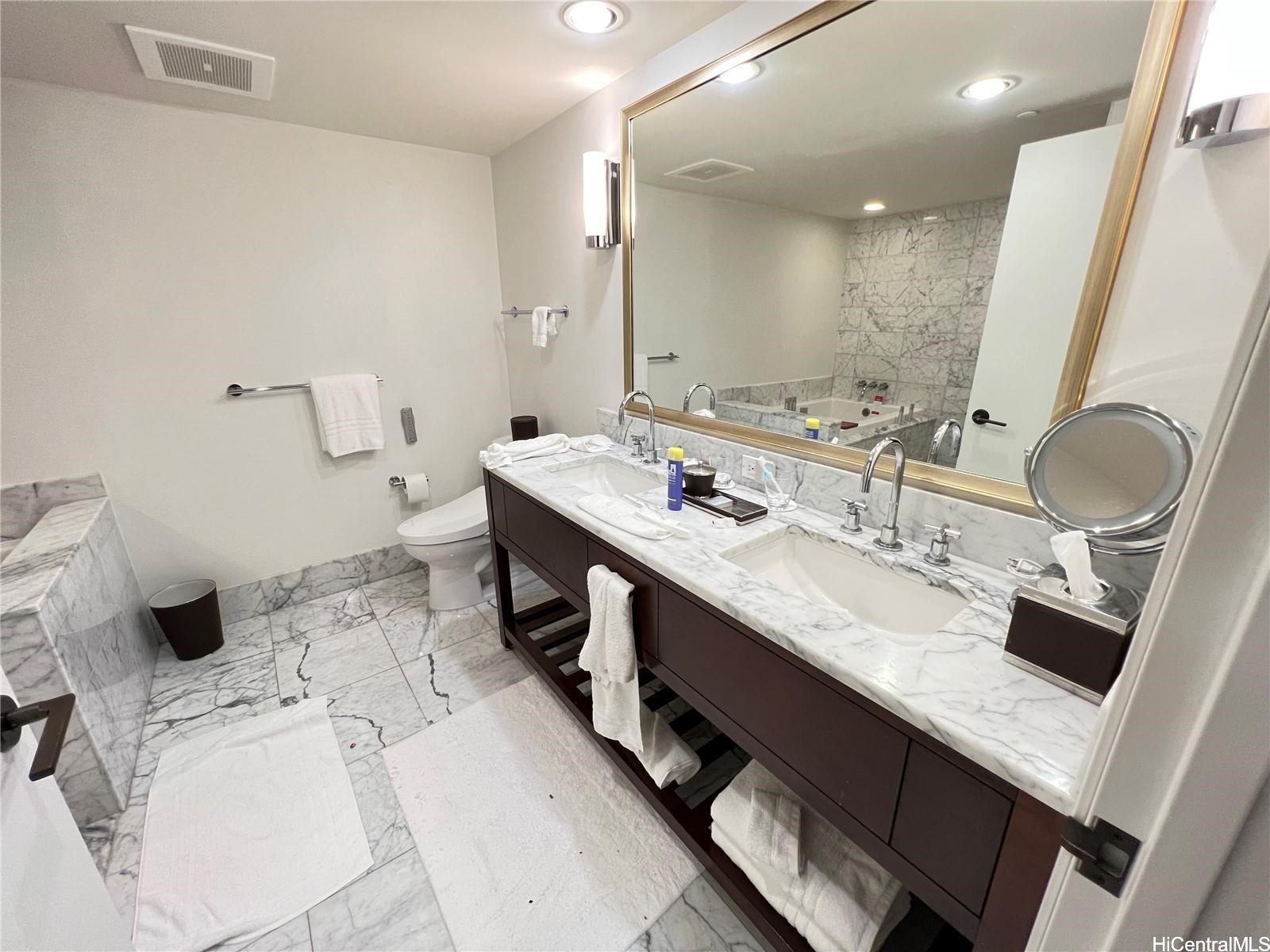 223 Saratoga Road 1108 Property Photo 6