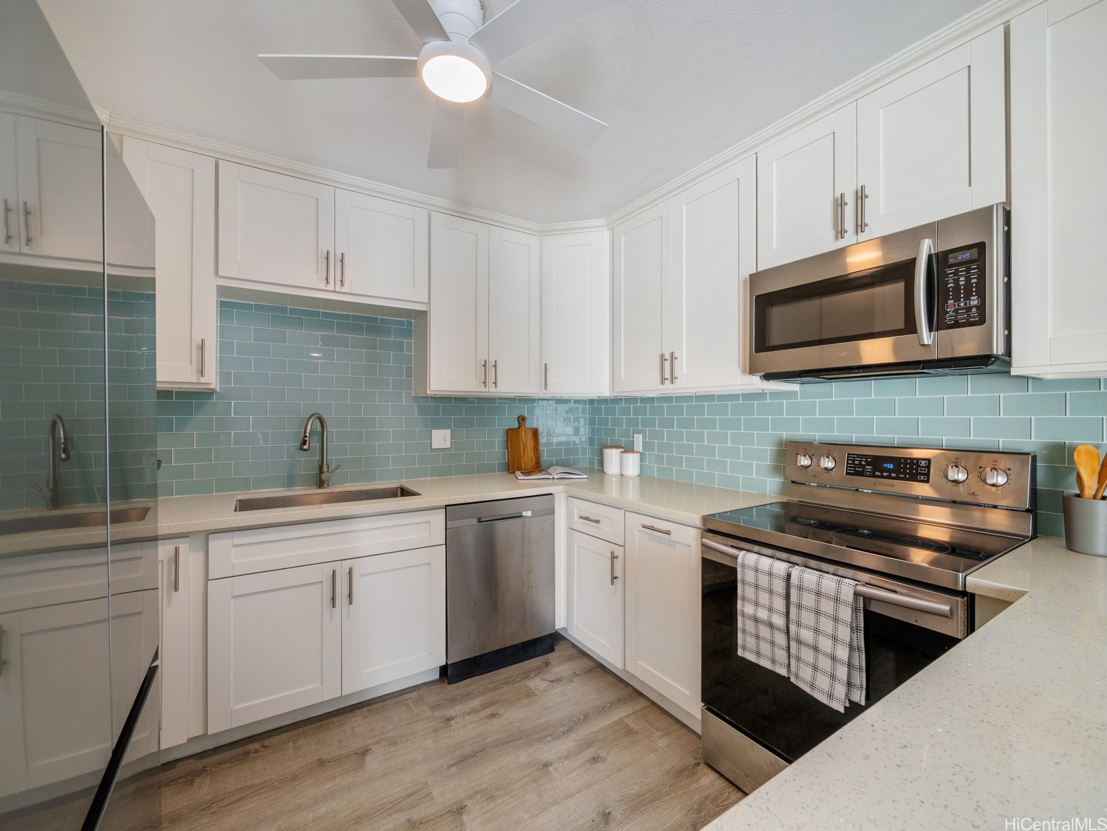 819 Papalalo Place Property Photo 2