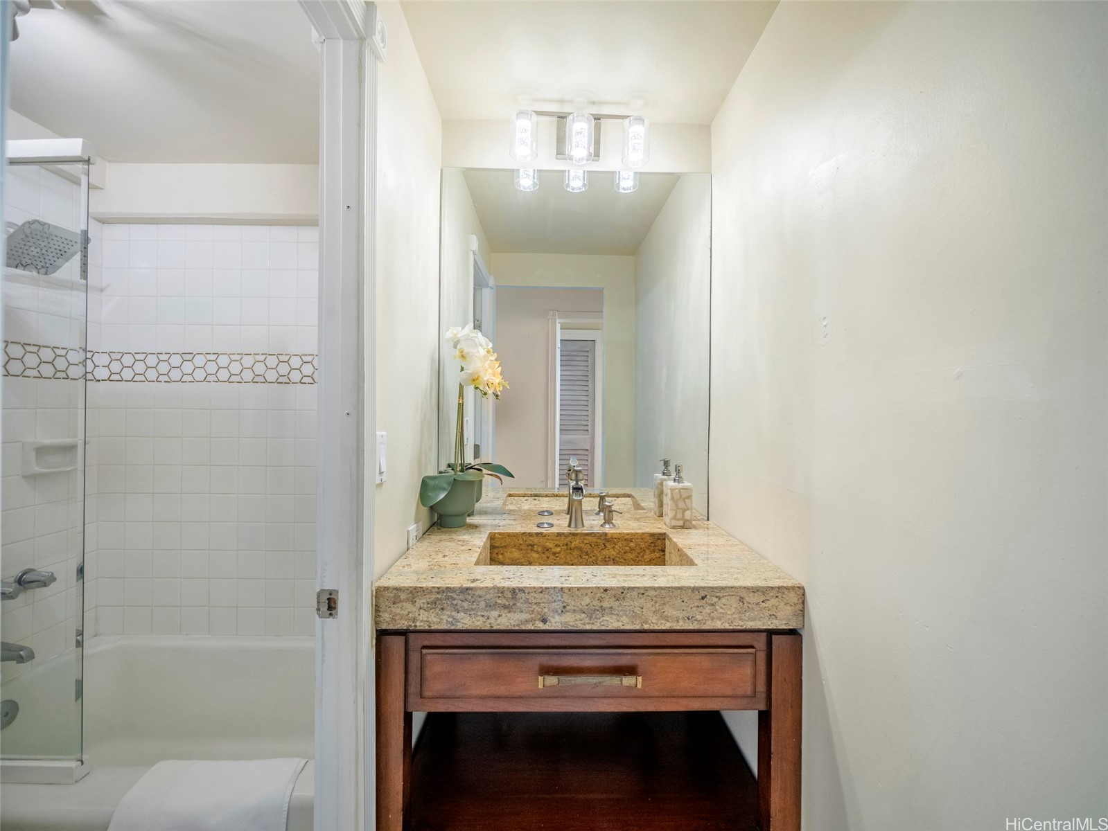 1690 Ala Moana Boulevard 1401 Property Photo 8