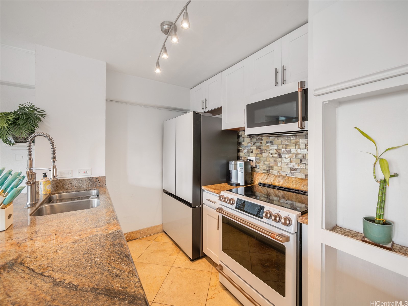 1690 Ala Moana Boulevard 1401 Property Photo 13