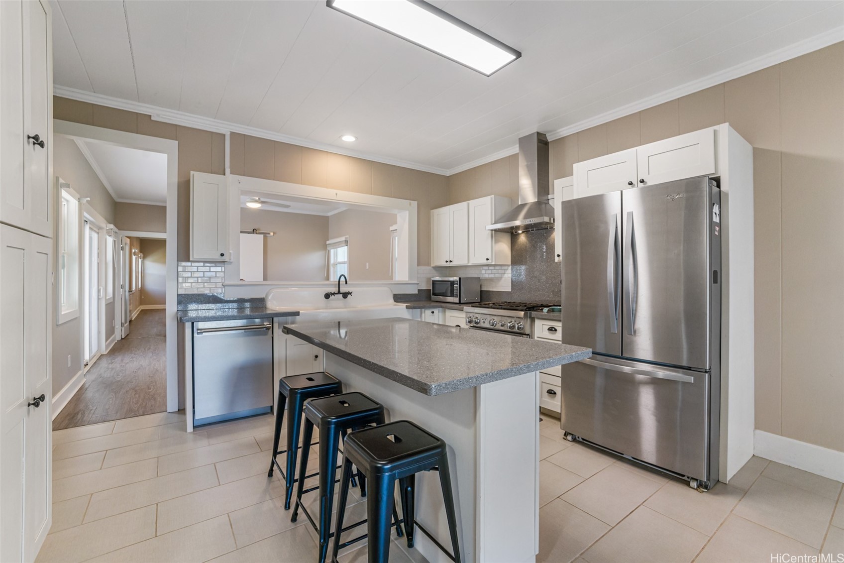 2054 Hillcrest Street Property Photo 1