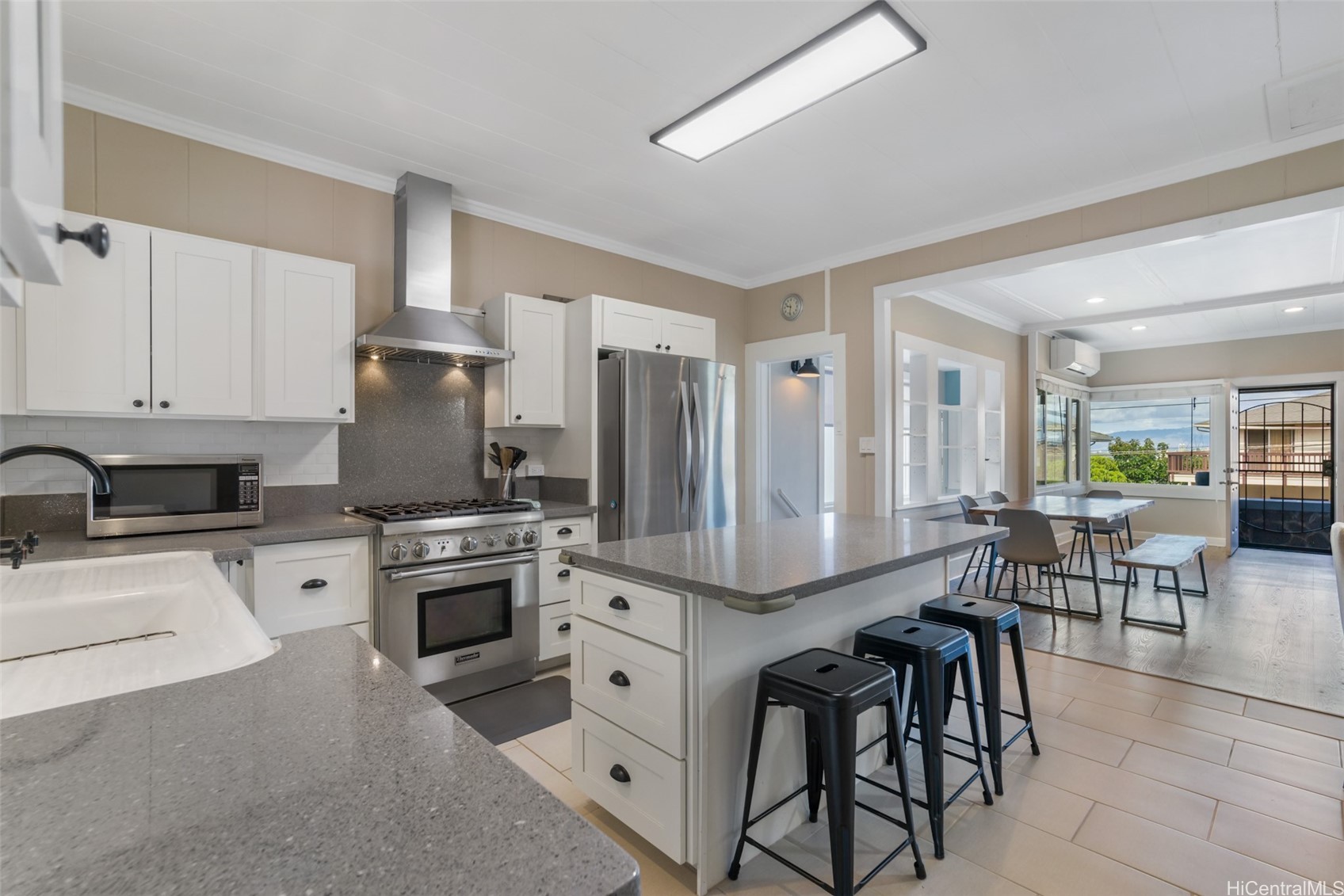 2054 Hillcrest Street Property Photo 4