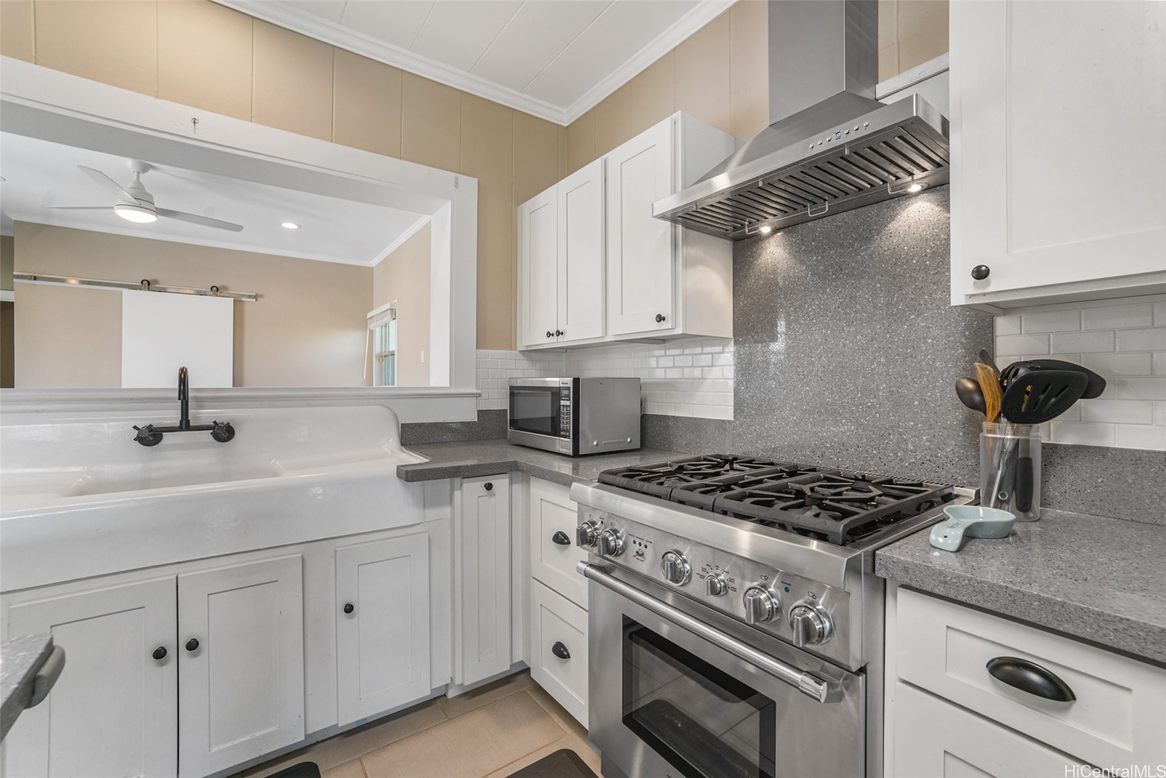 2054 Hillcrest Street Property Photo 7