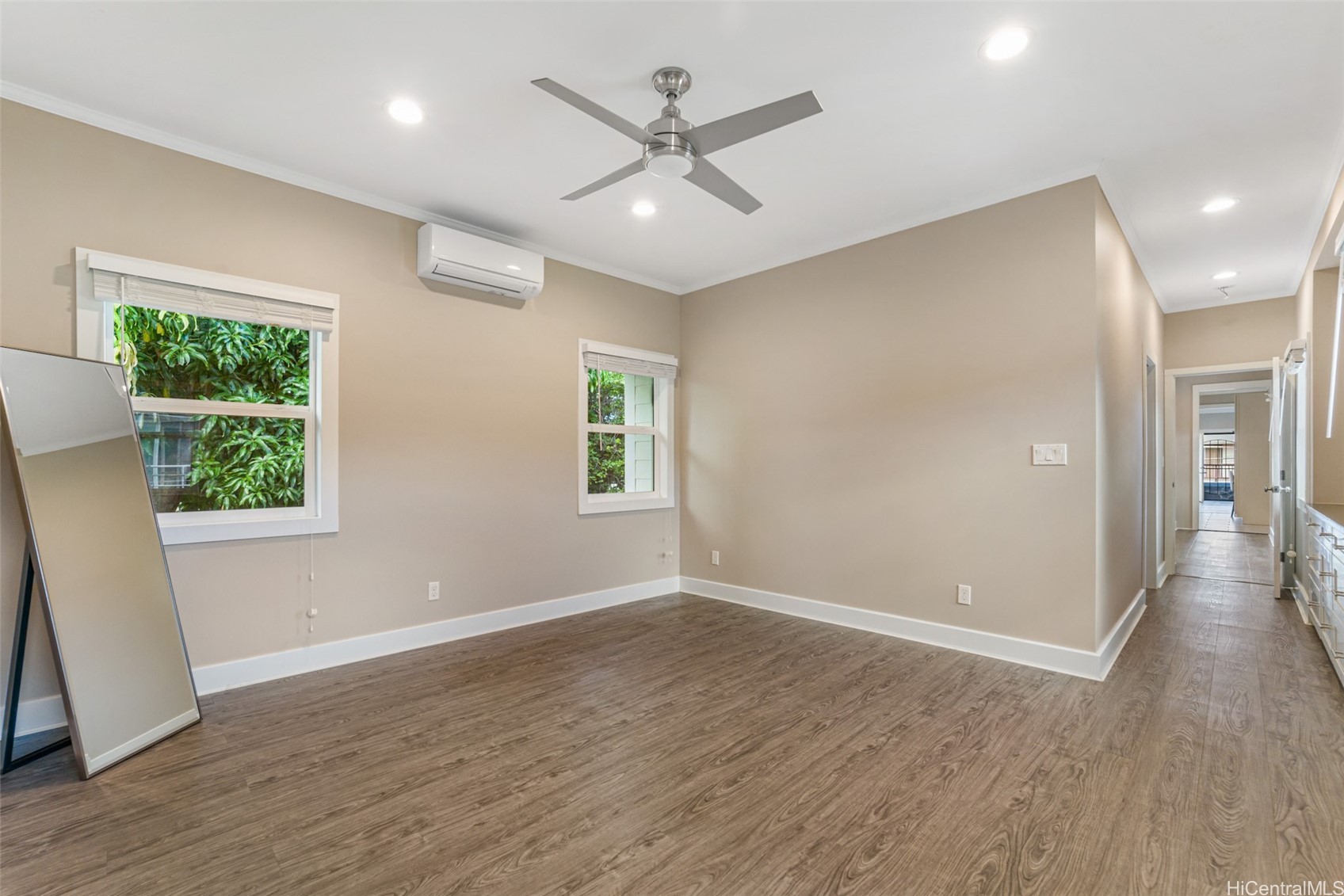 2054 Hillcrest Street Property Photo 9