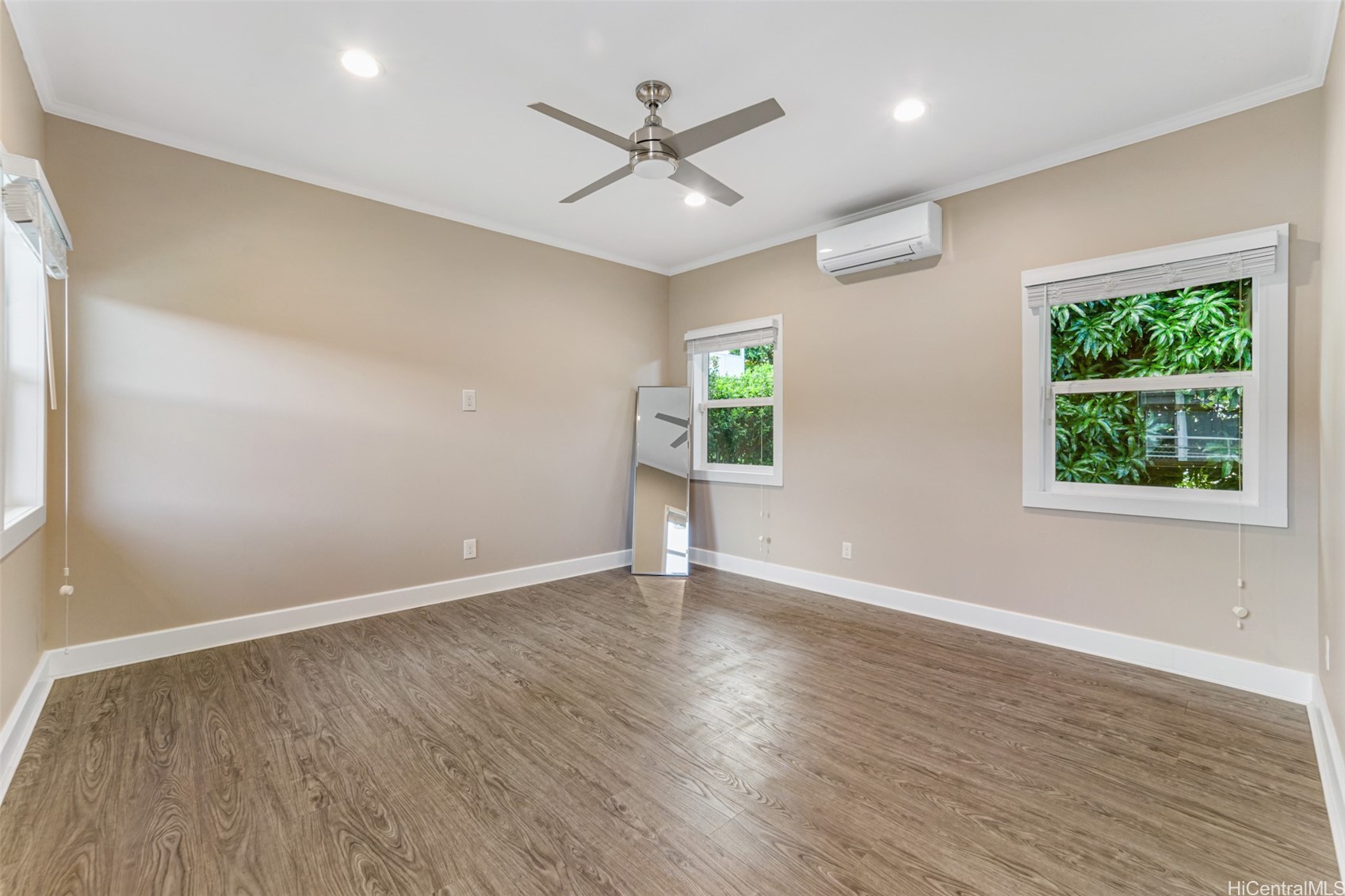 2054 Hillcrest Street Property Photo 14