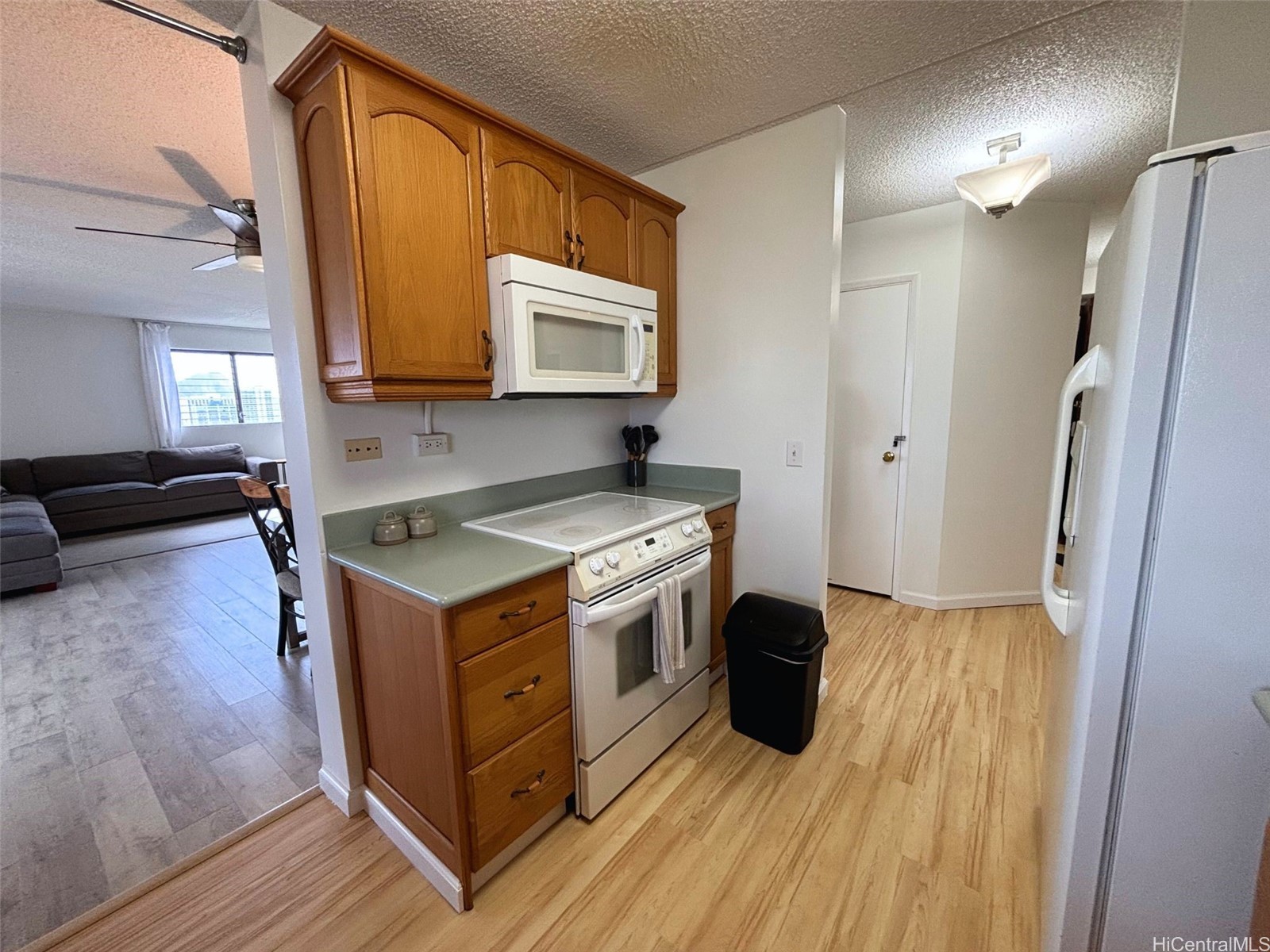 2240 Kuhio Avenue 3202 Property Photo 6