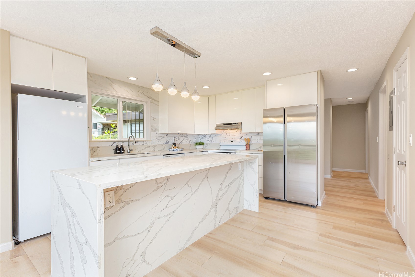 1898 Iwi Way Property Photo 4