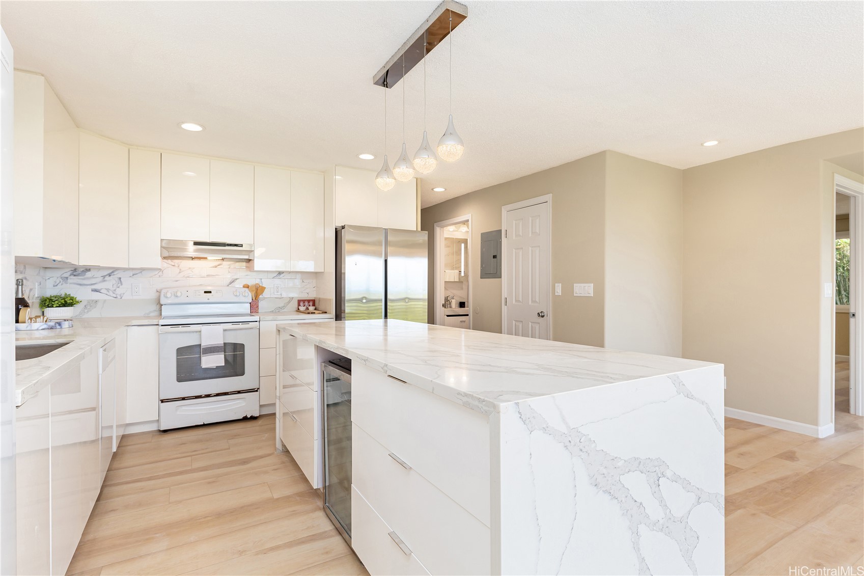 1898 Iwi Way Property Photo 5