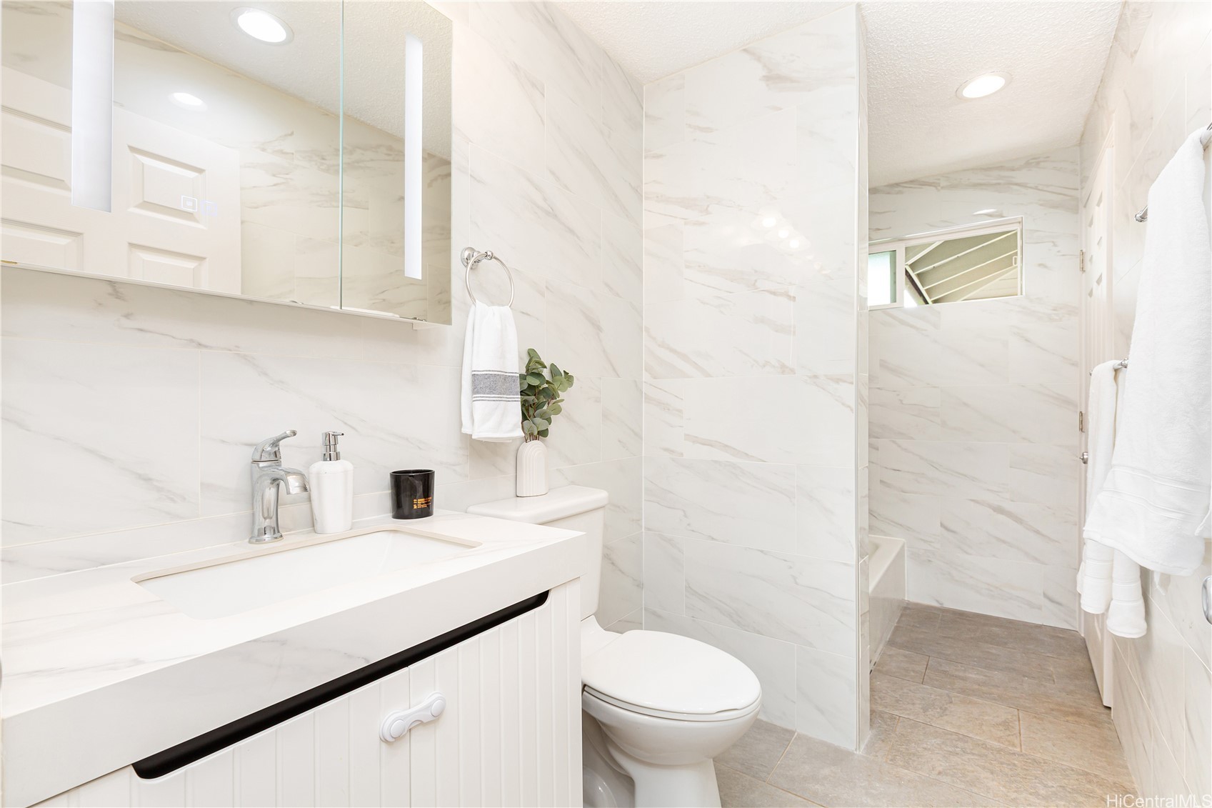 1898 Iwi Way Property Photo 8