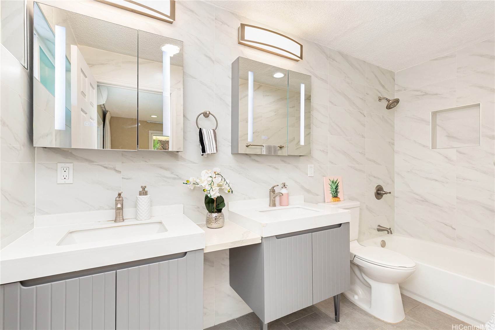 1898 Iwi Way Property Photo 10