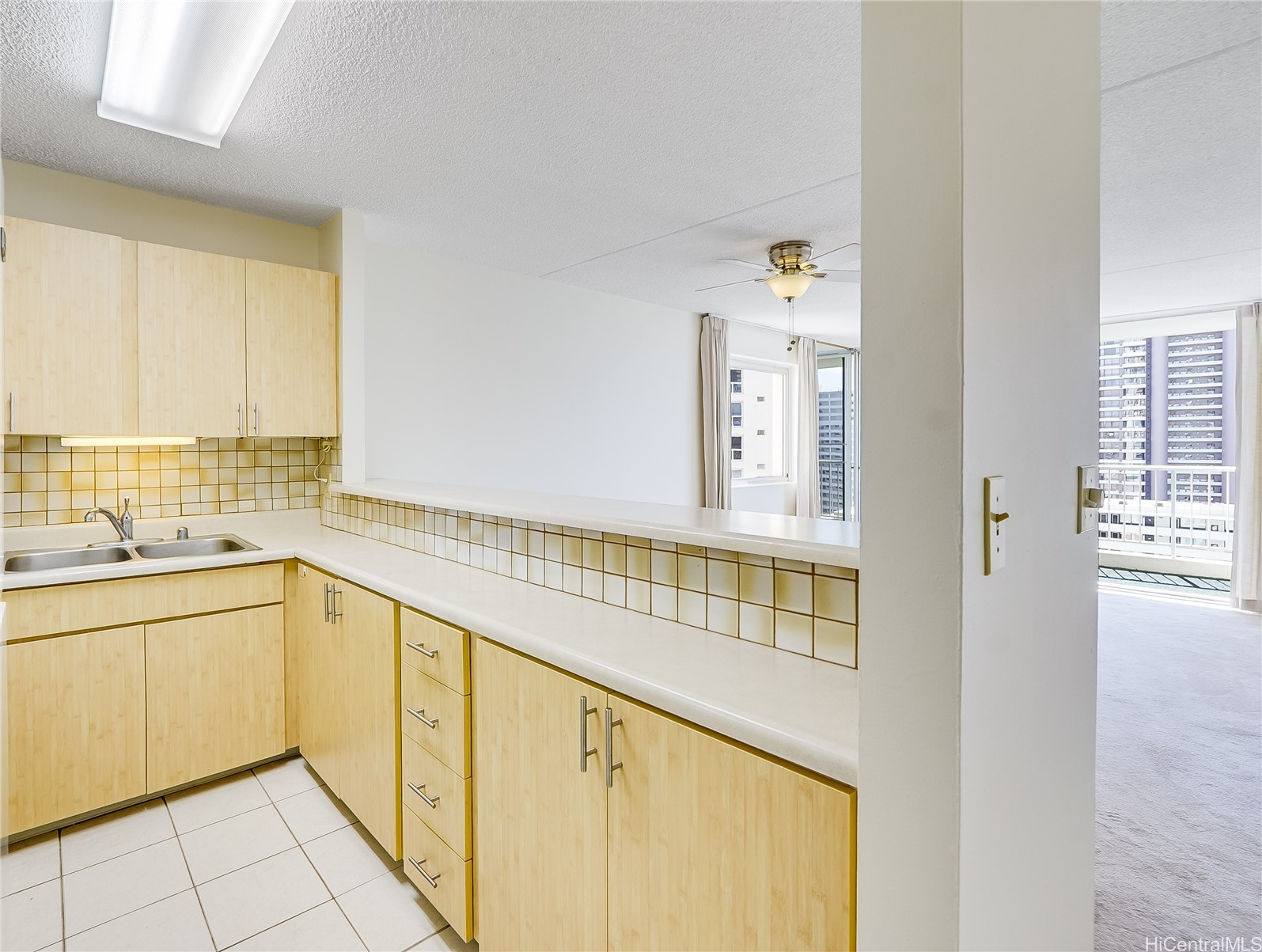 400 Hobron Lane 1815 Property Photo 1