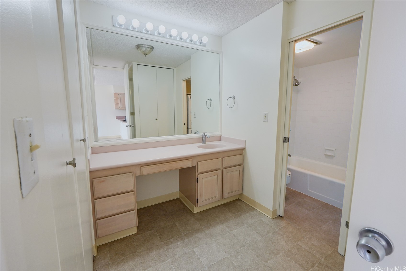 400 Hobron Lane 2411 Property Photo 7