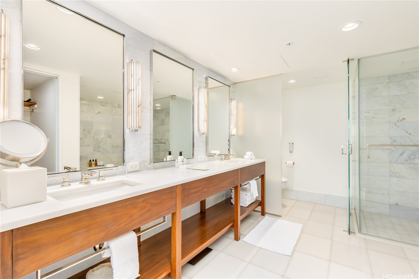 383 Kalaimoku Street E2802 Property Photo 15