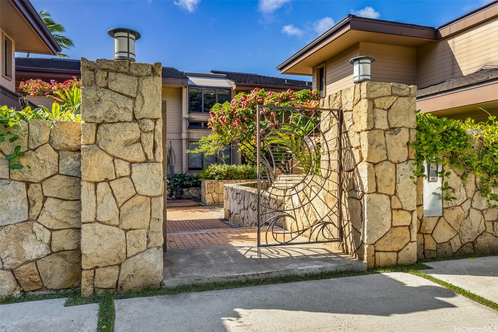 3165 Diamond Head Road 4 Property Photo 3