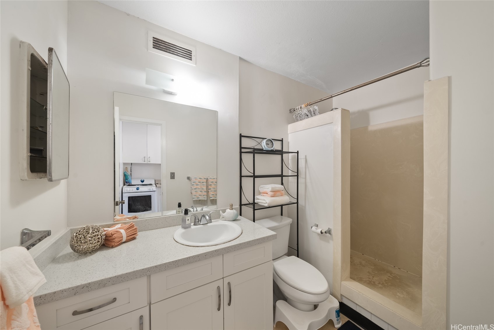 425 Ena Road B602 Property Photo 10