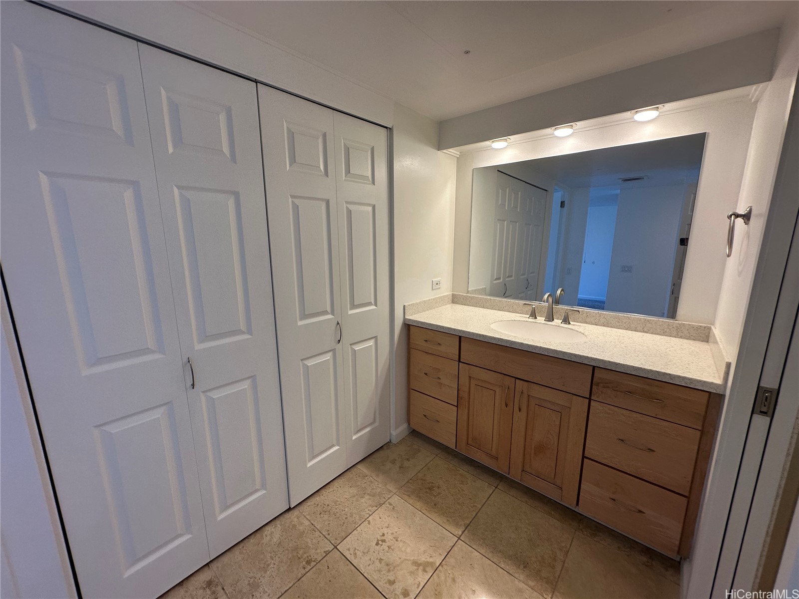 700 Richards Street 1708 Property Photo 6