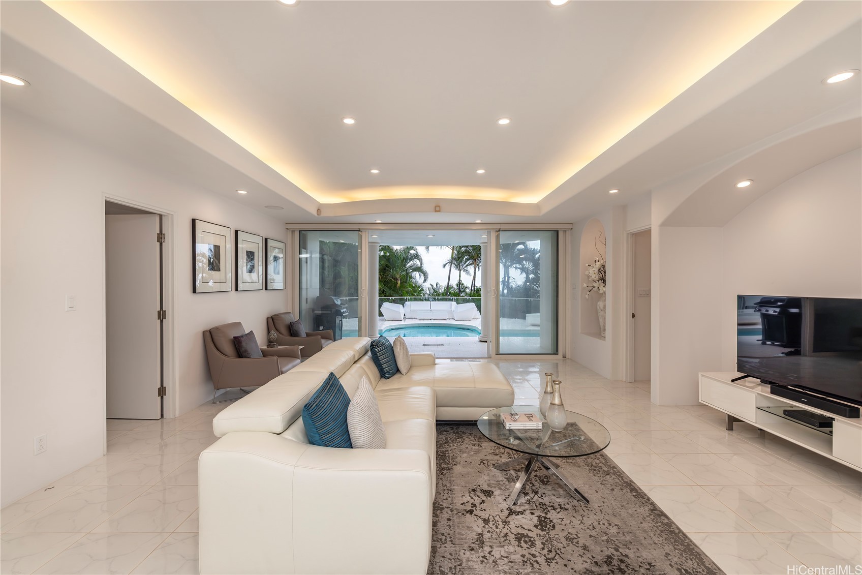 875 Ikena Circle Property Photo 12