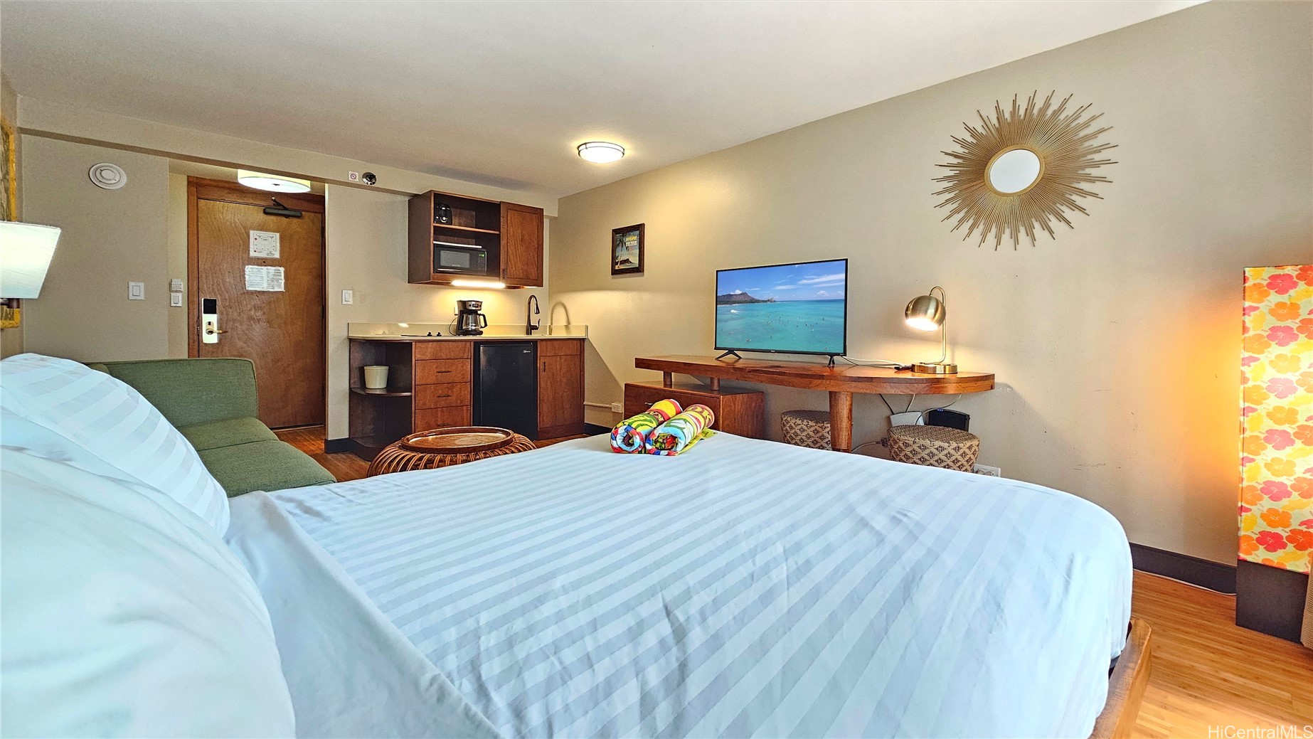 2425 Kuhio Avenue 502 Property Photo 2