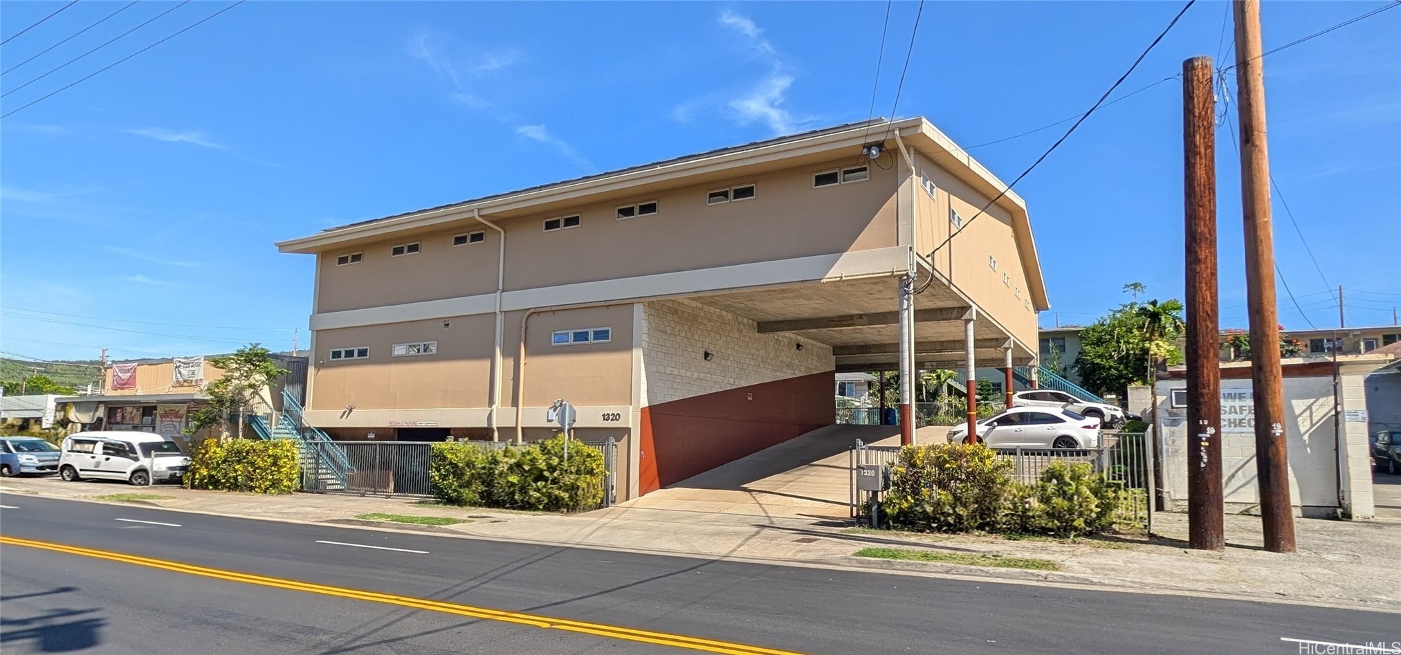 1320 N School Street Property Photo 1