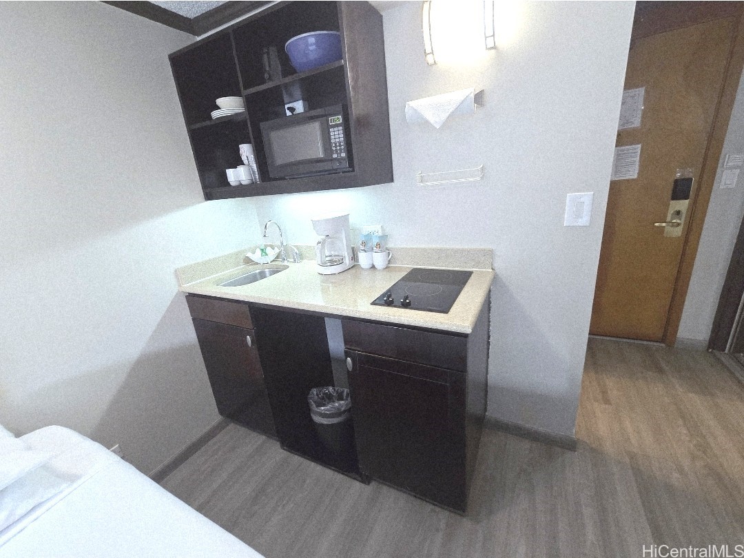 2425 Kuhio Avenue 503 Property Photo 3
