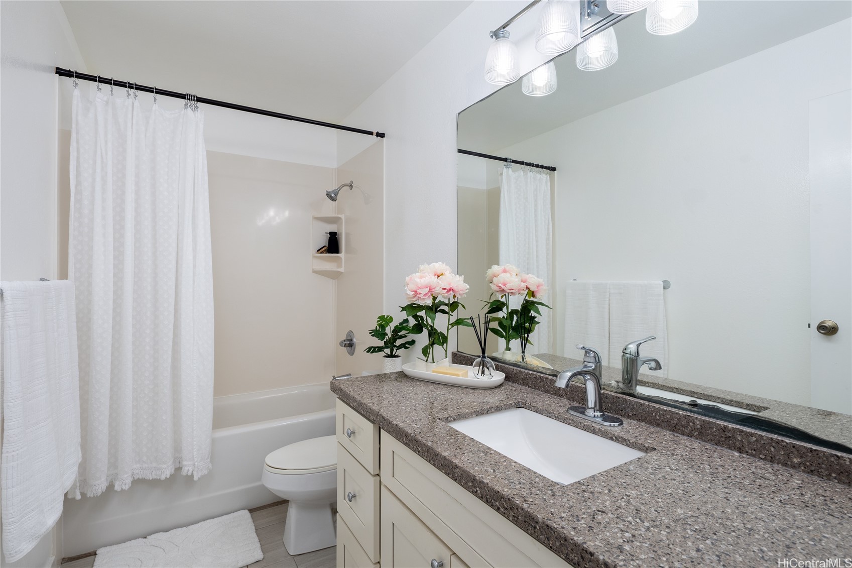 3721 Kanaina Avenue 305 Property Photo 6