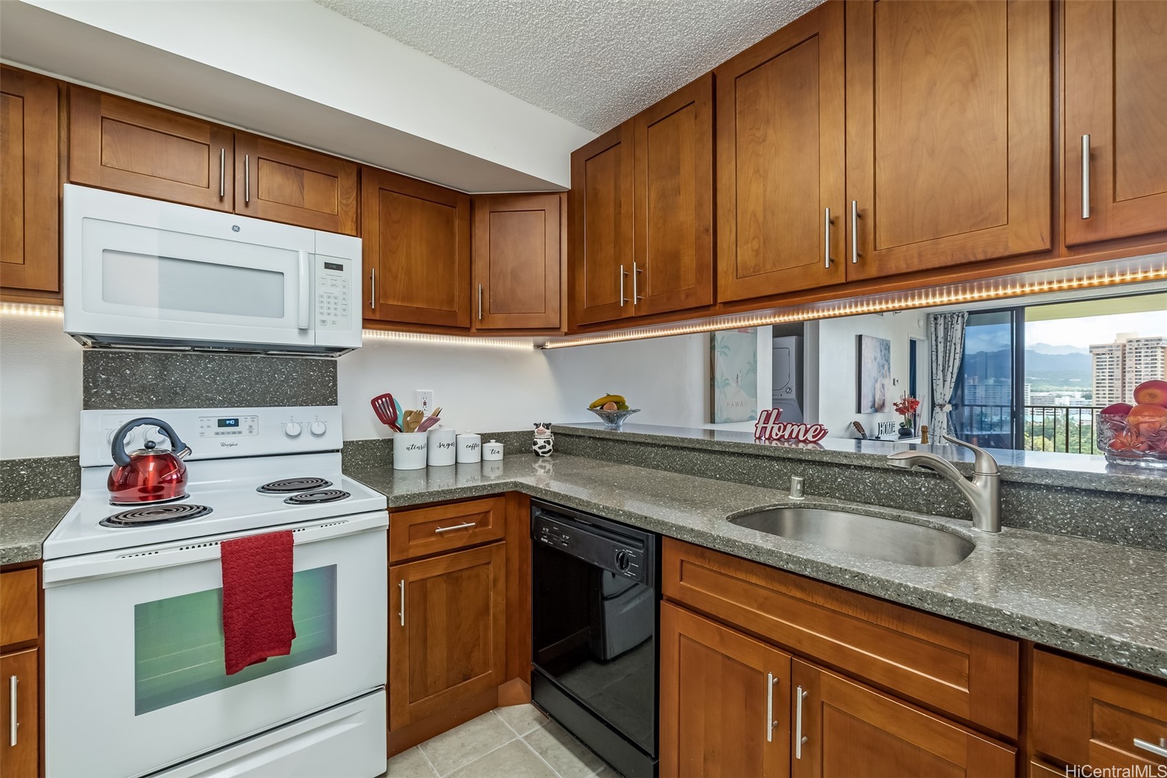 990 Ala Nanala Street 17b Property Photo 5