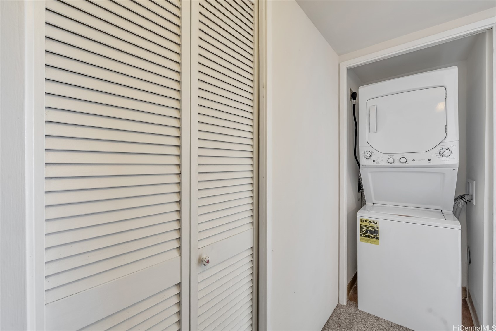 990 Ala Nanala Street 17b Property Photo 16