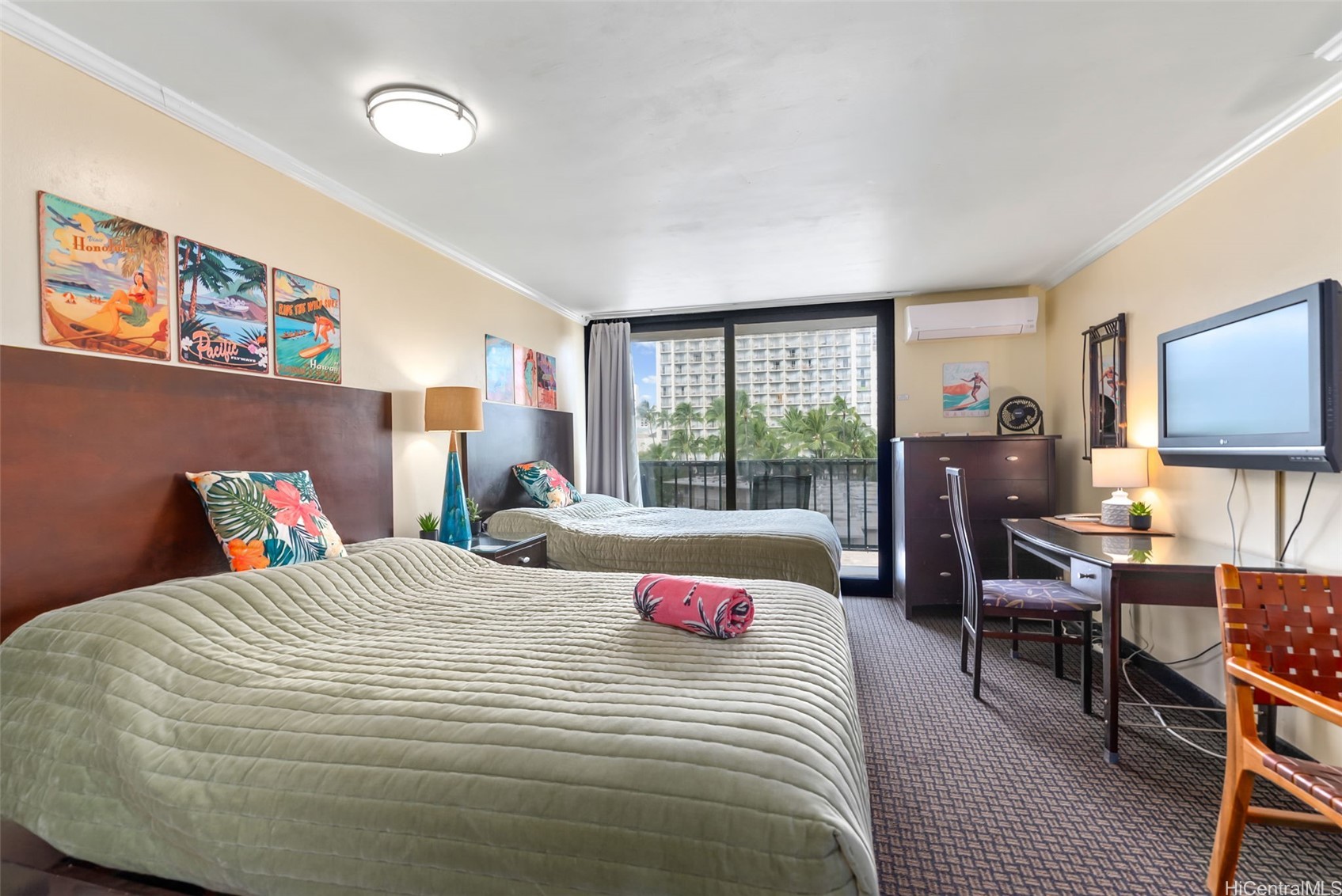 2425 Kuhio Avenue 608 Property Photo 2