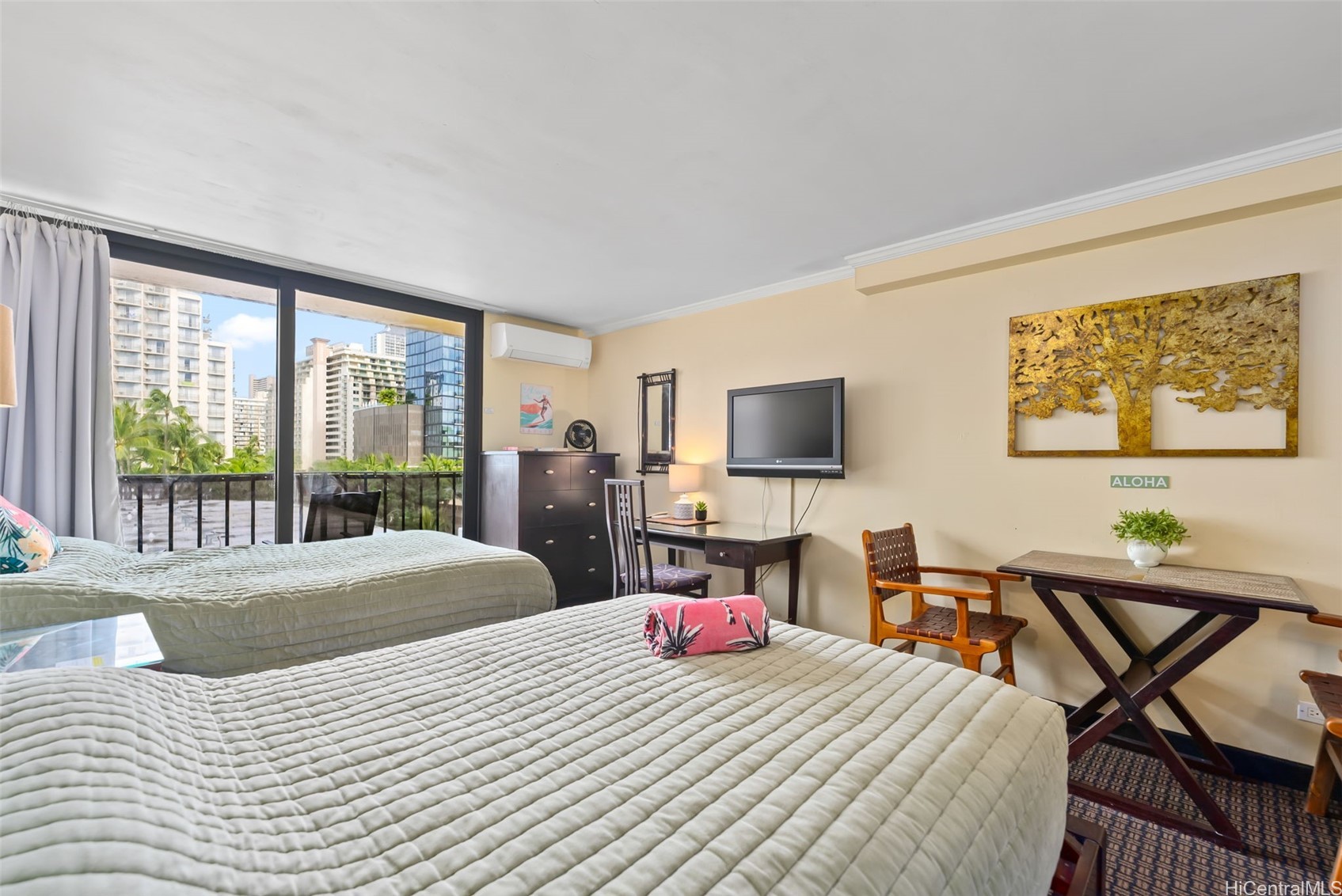 2425 Kuhio Avenue 608 Property Photo 3