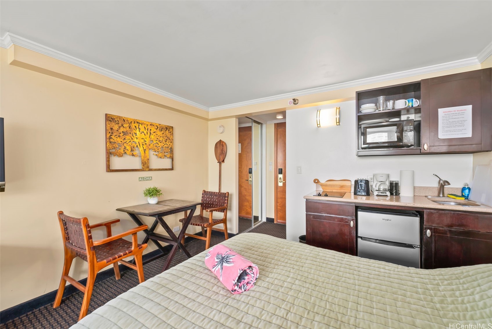 2425 Kuhio Avenue 608 Property Photo 5