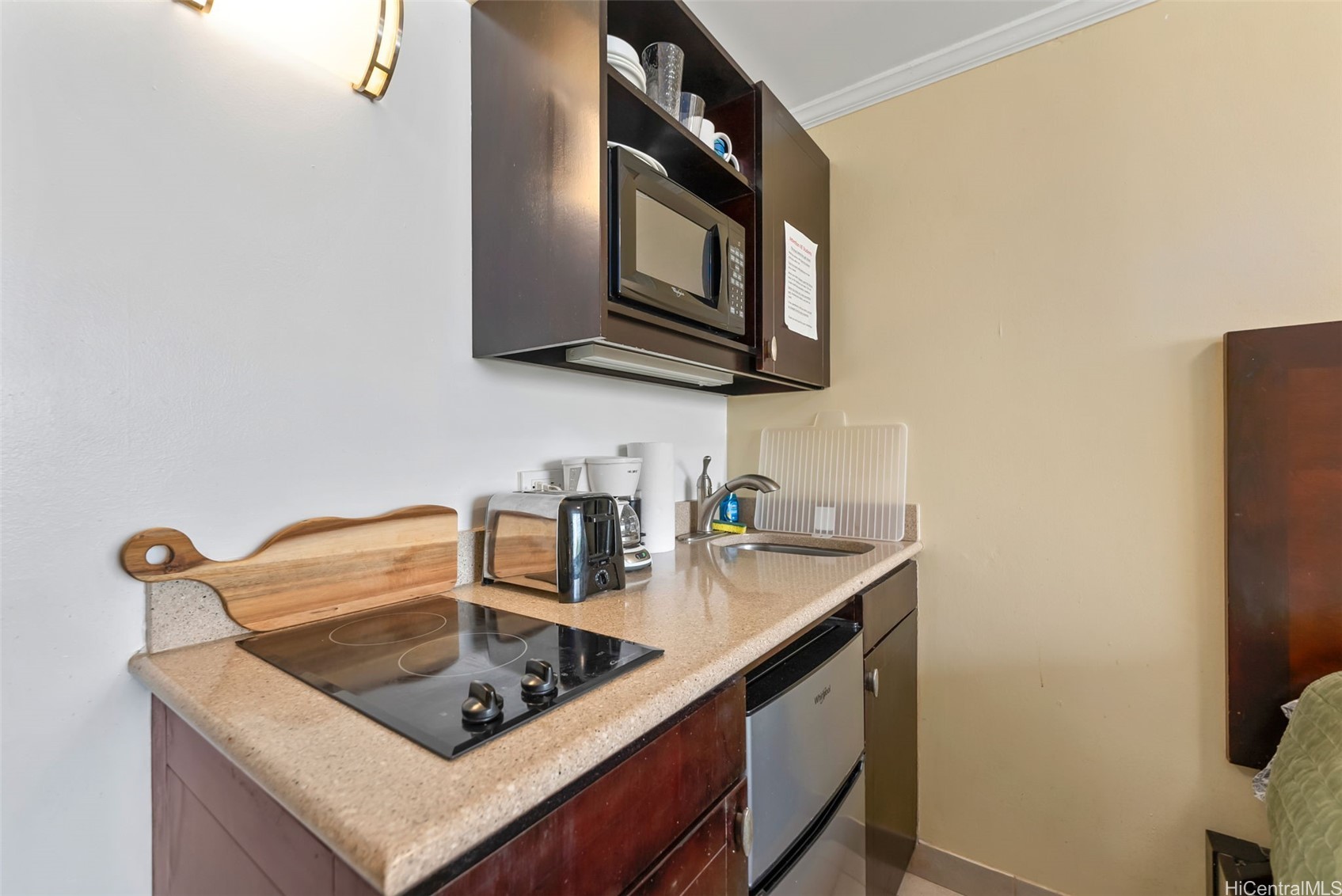 2425 Kuhio Avenue 608 Property Photo 6