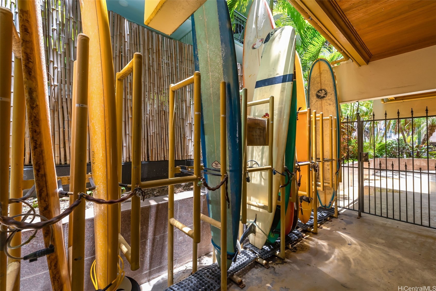 2425 Kuhio Avenue 608 Property Photo 20