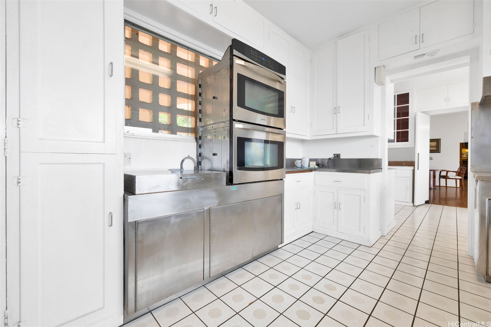 3647 Diamond Head Road Property Photo 4
