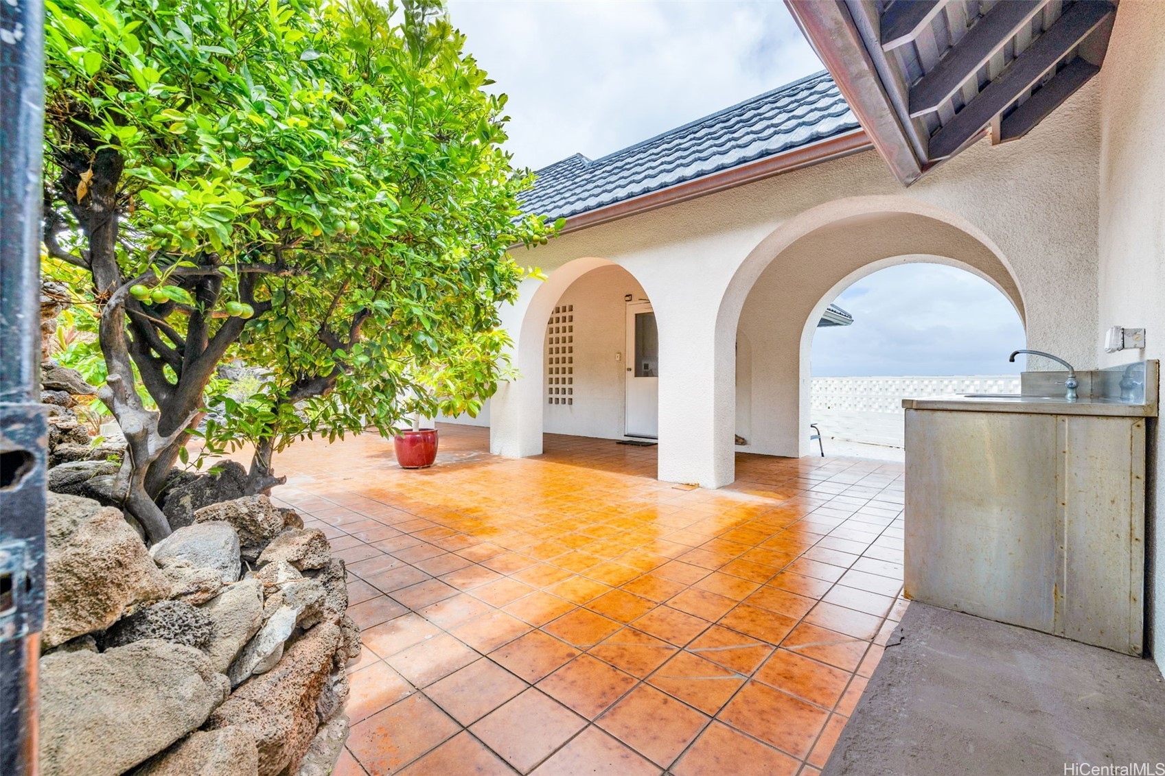 3647 Diamond Head Road Property Photo 5