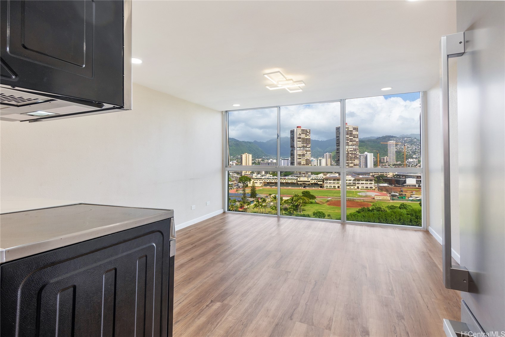 2211 Ala Wai Boulevard 1606 Property Photo 3