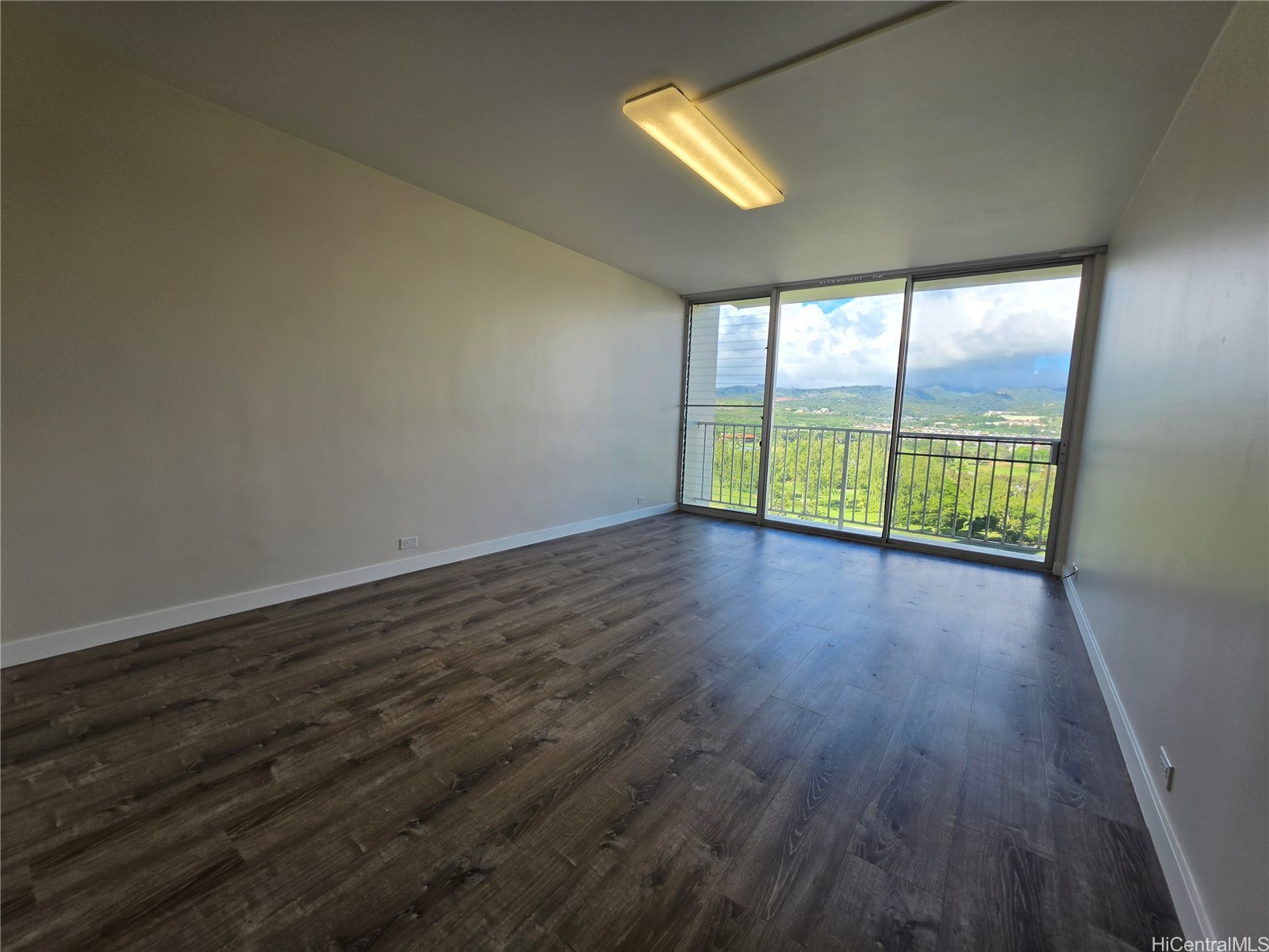949 Ala Nanala Street 1303 Property Photo 5