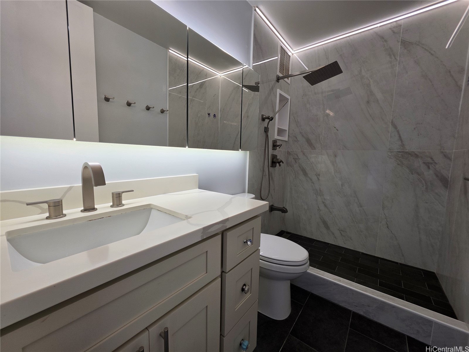 949 Ala Nanala Street 1303 Property Photo 11