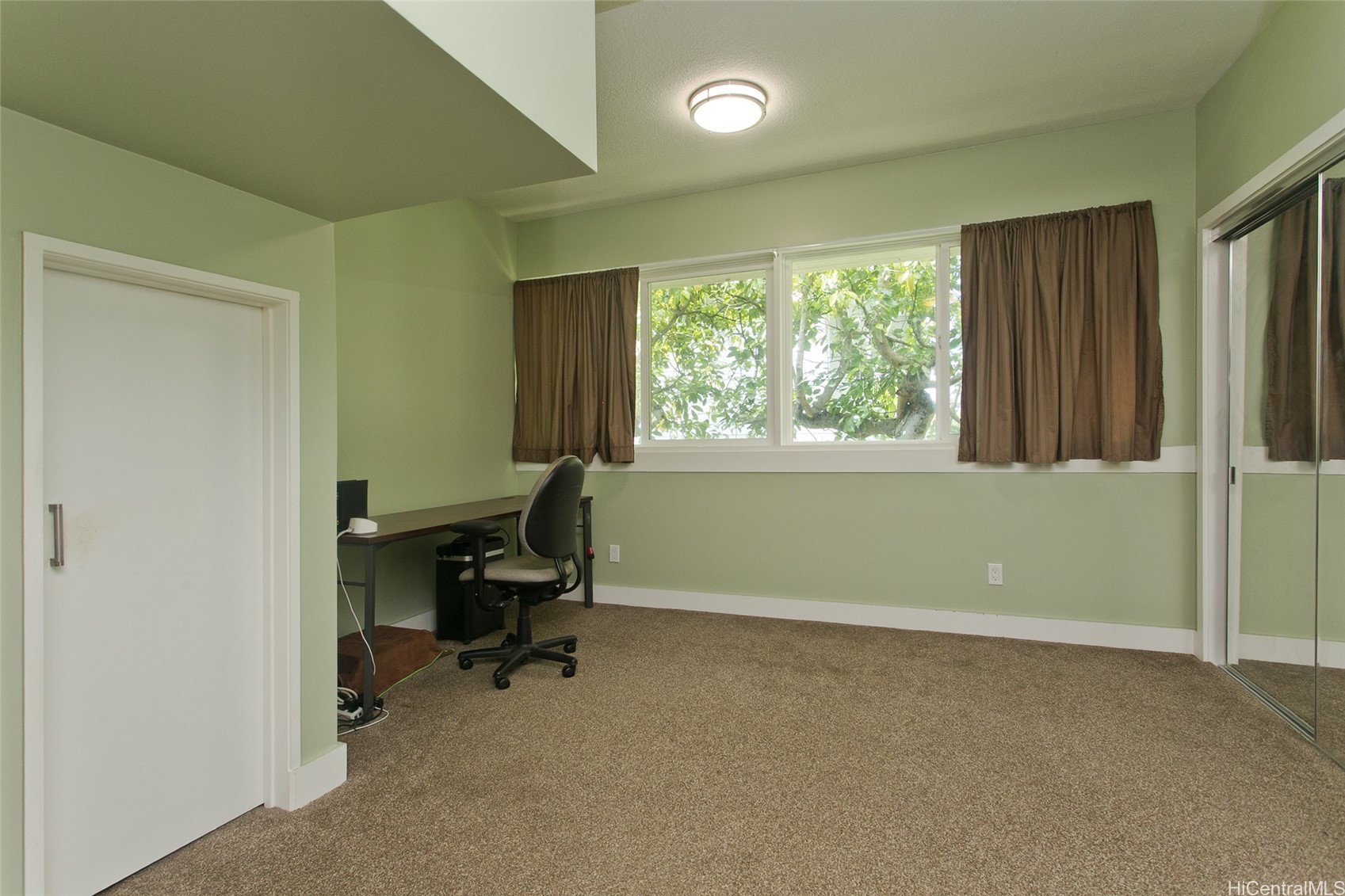 2742 Manoa Road Property Photo 9