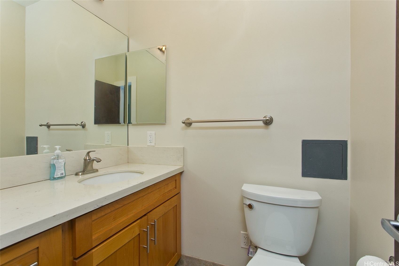 2742 Manoa Road Property Photo 10