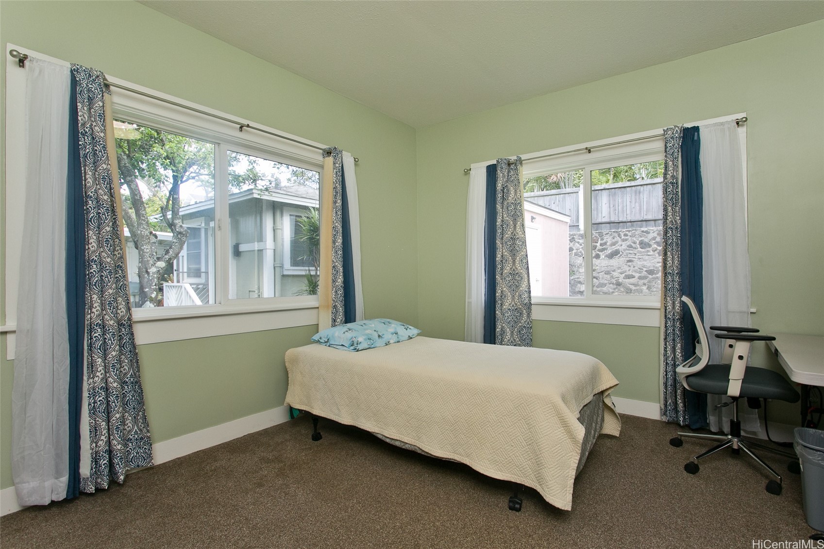 2742 Manoa Road Property Photo 11