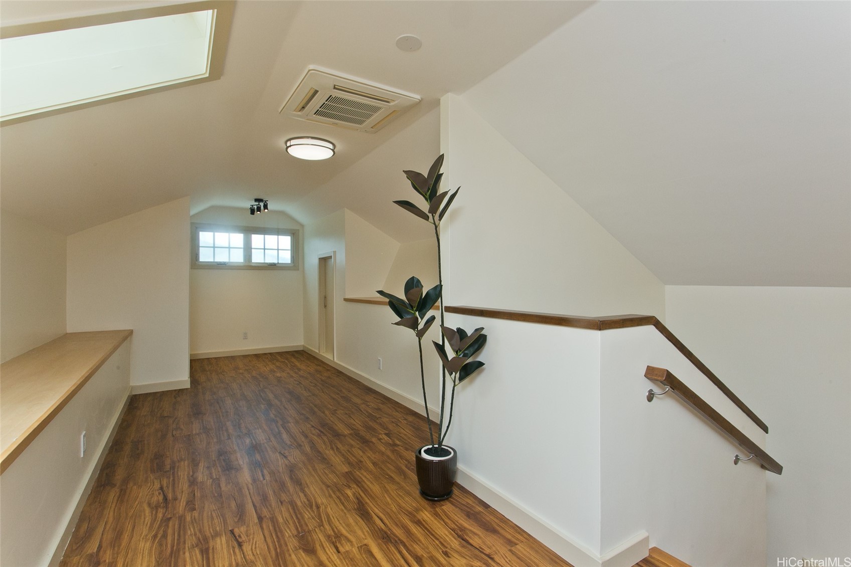 2742 Manoa Road Property Photo 15