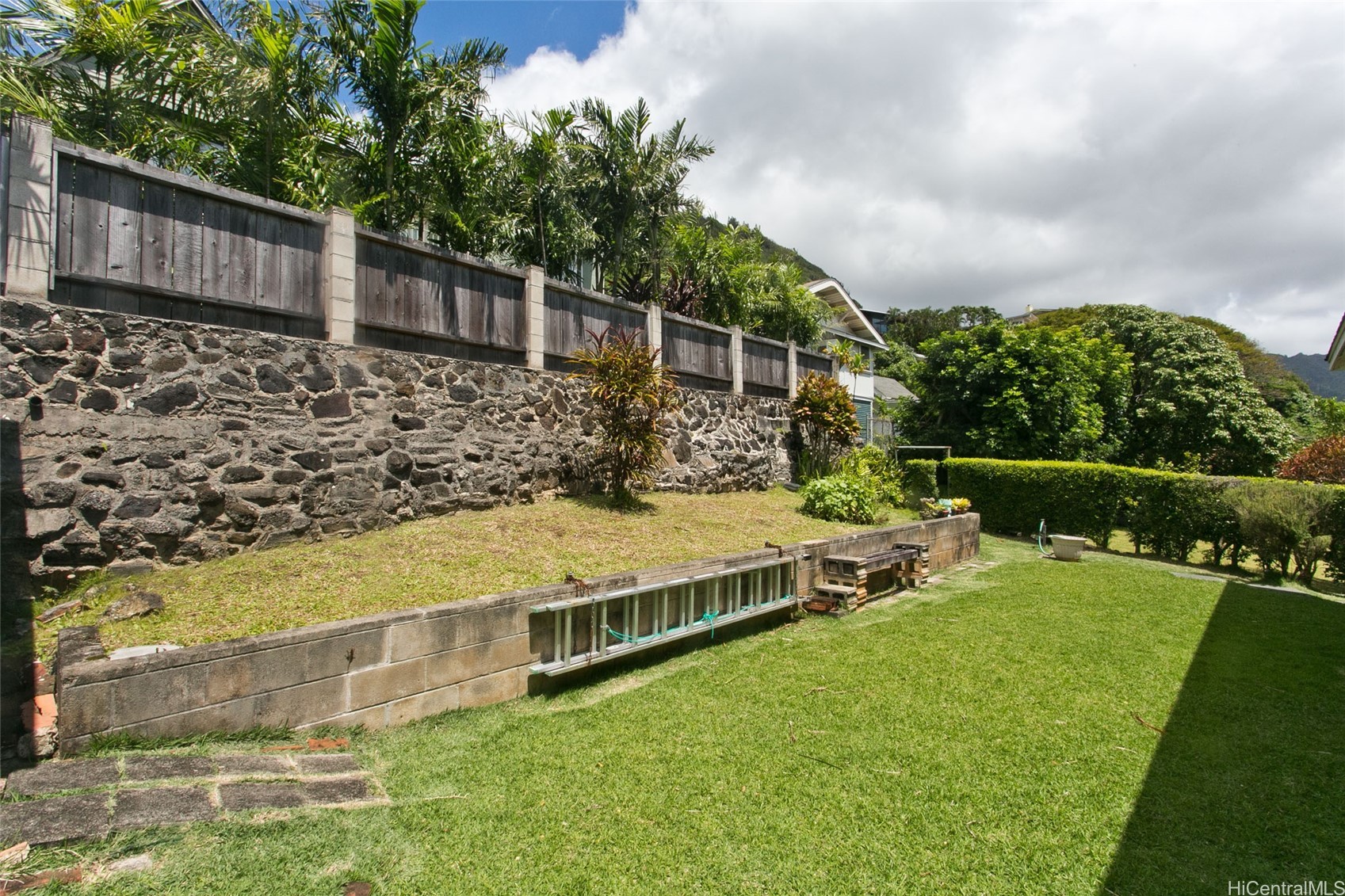 2742 Manoa Road Property Photo 24