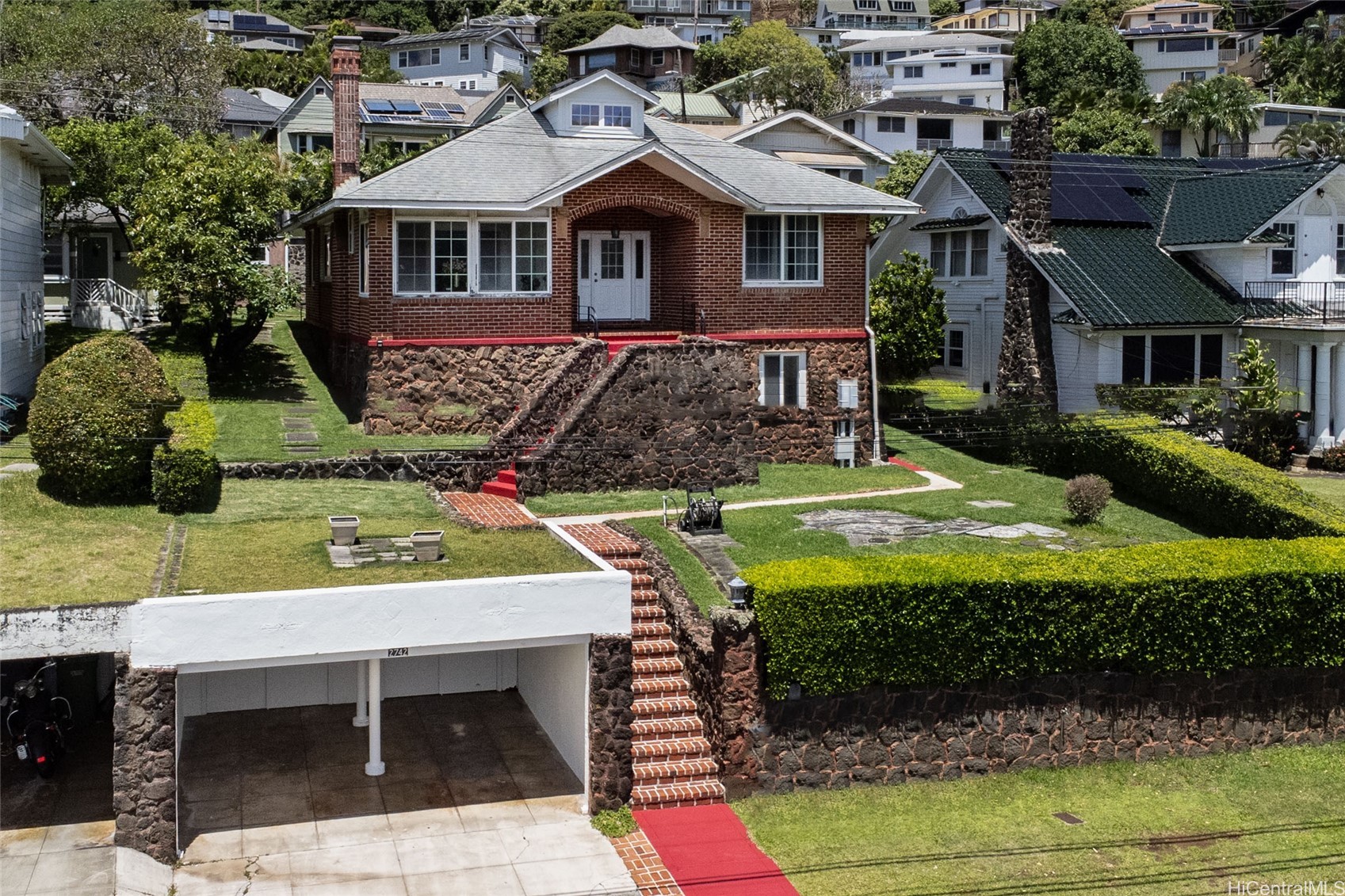 2742 Manoa Road Property Photo 25