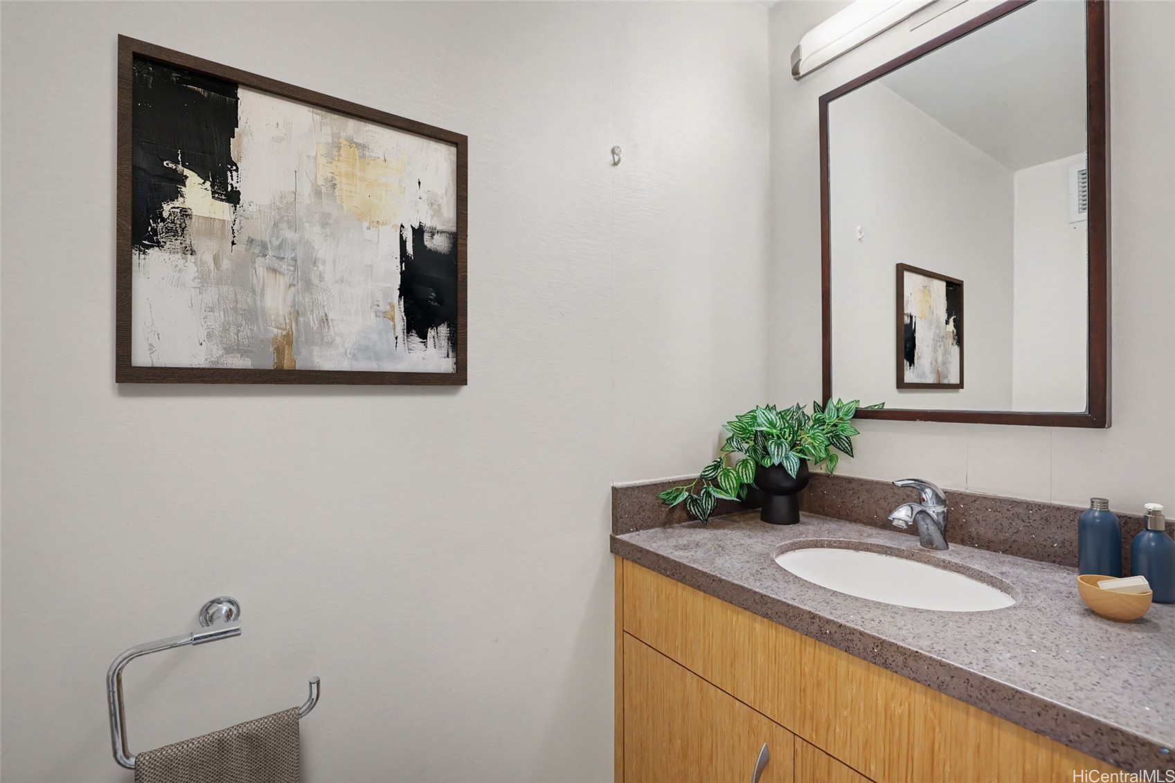 500 University Avenue 904 Property Photo 8