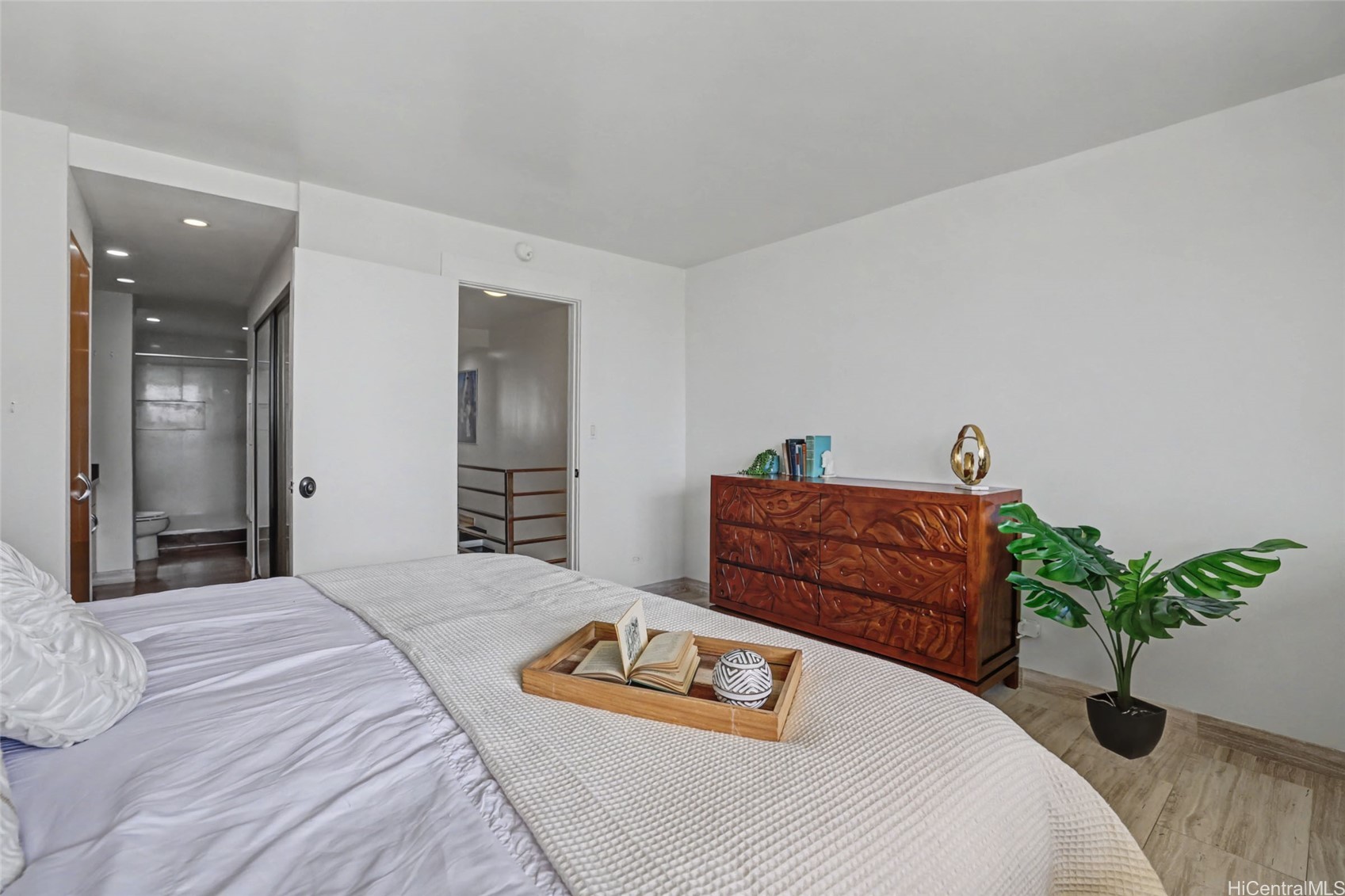 500 University Avenue 904 Property Photo 10